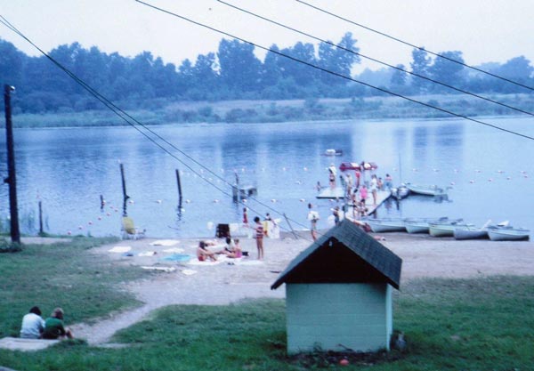 Kids playing in Nordman lake